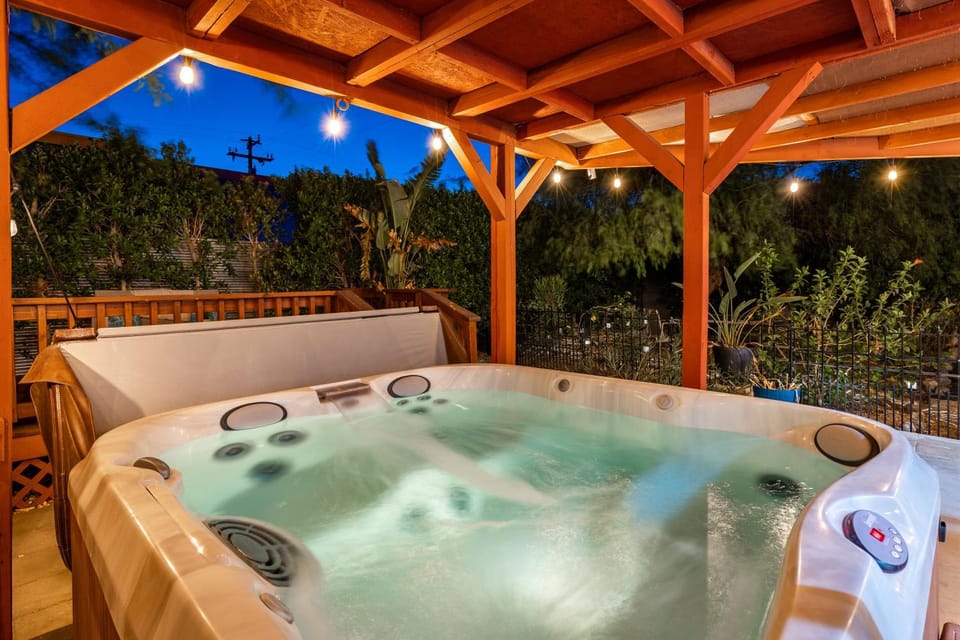 Poolside Palm Springs Paradise House in Palm Springs