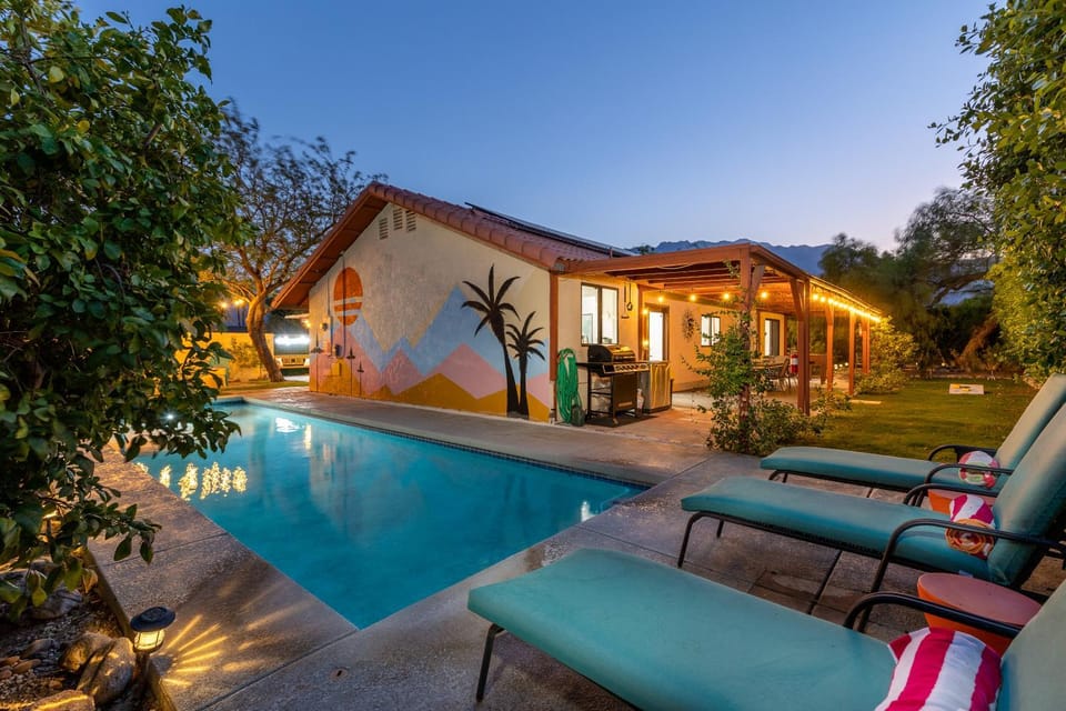 Poolside Palm Springs Paradise House in Palm Springs