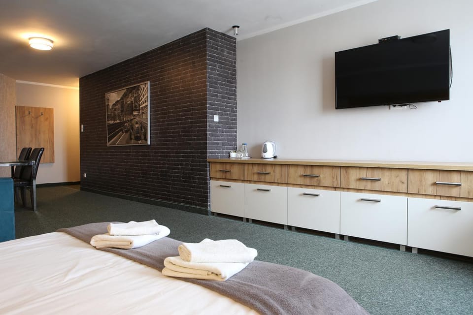 Bed, TV and multimedia, Coffee/tea facilities, Photo of the whole room