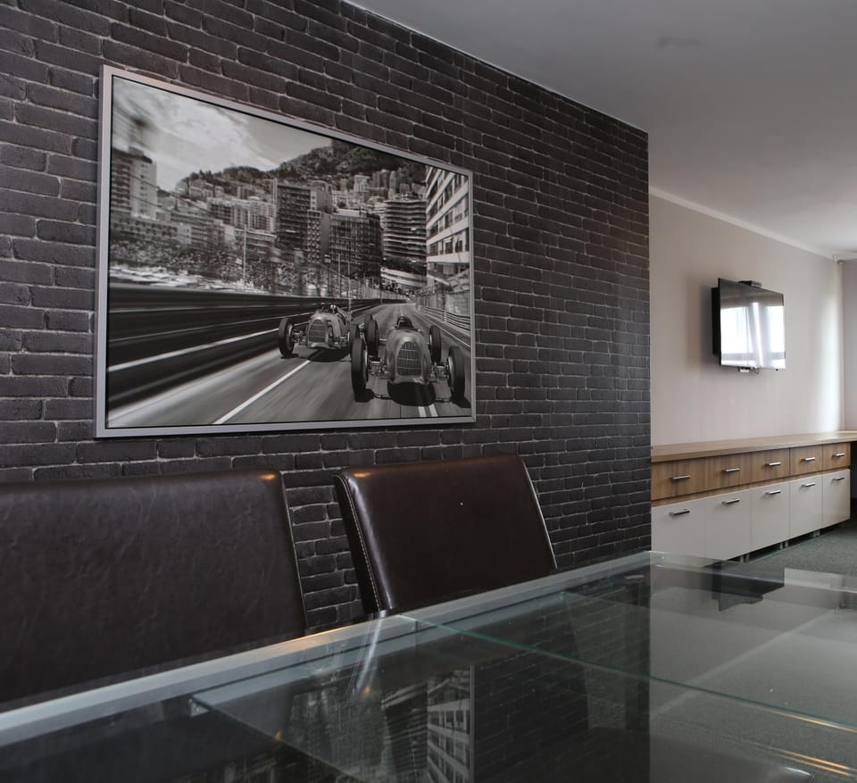 Photo of the whole room, Decorative detail