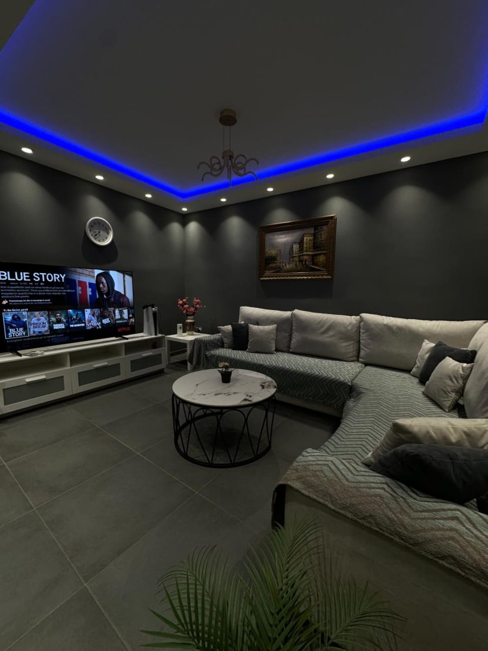 Communal lounge/ TV room, TV and multimedia, Living room, Seating area, Evening entertainment