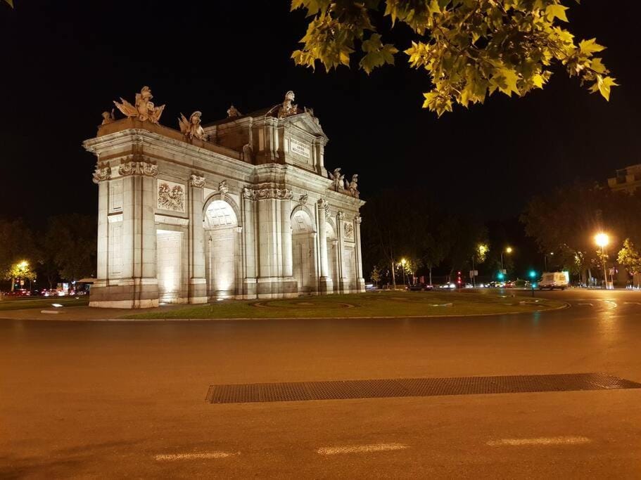 Nearby landmark, Landmark view