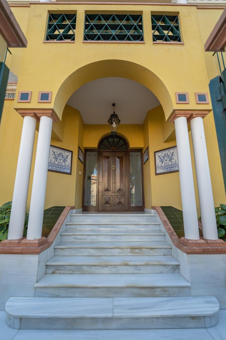 Facade/entrance