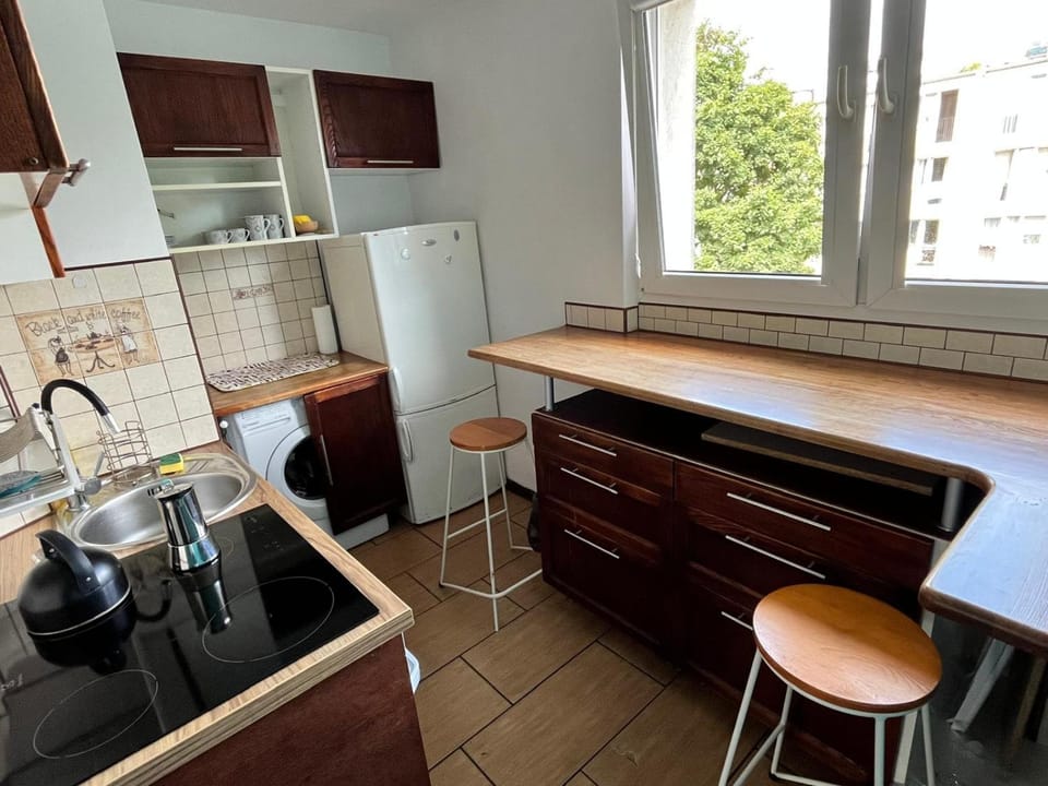 Coffee/tea facilities, stove, kitchen