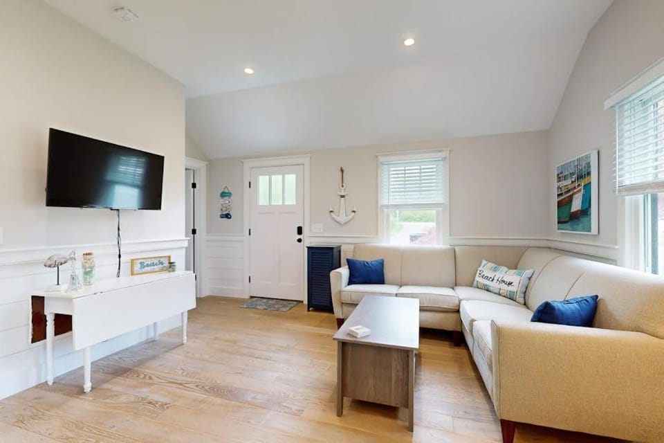 The Quintessential Cape Cottage House in Orleans