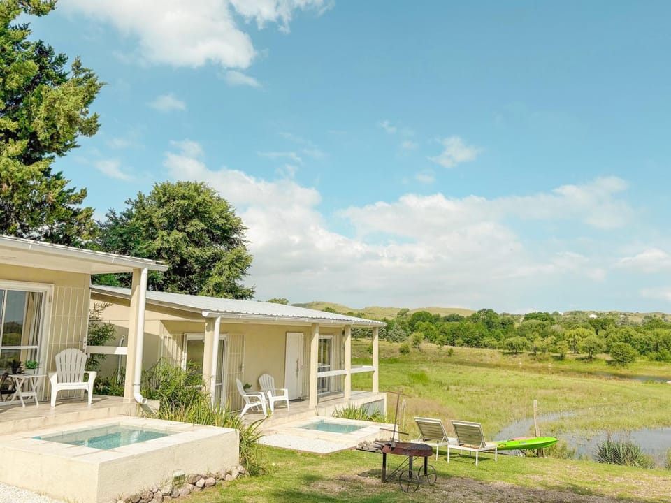Property building, Patio, Natural landscape, Garden, Garden view, Lake view