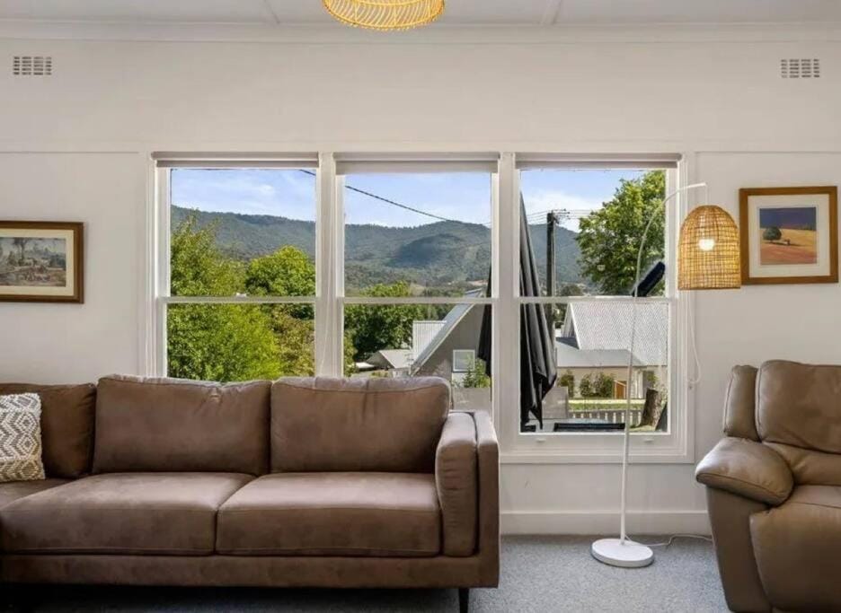 Mount Beauty 3BR Home House in Tawonga South