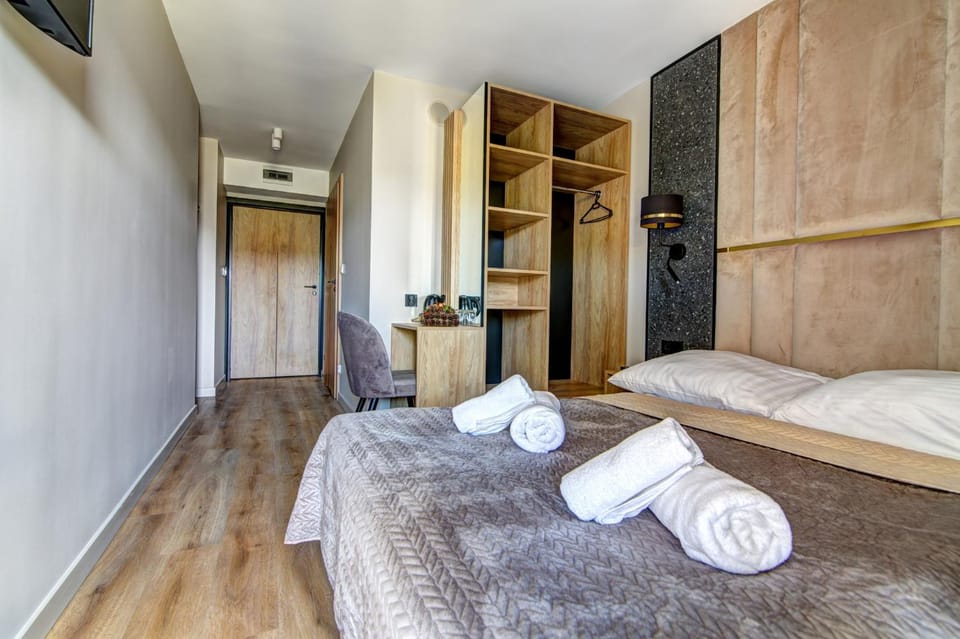 TV and multimedia, Photo of the whole room, Bedroom, wardrobe