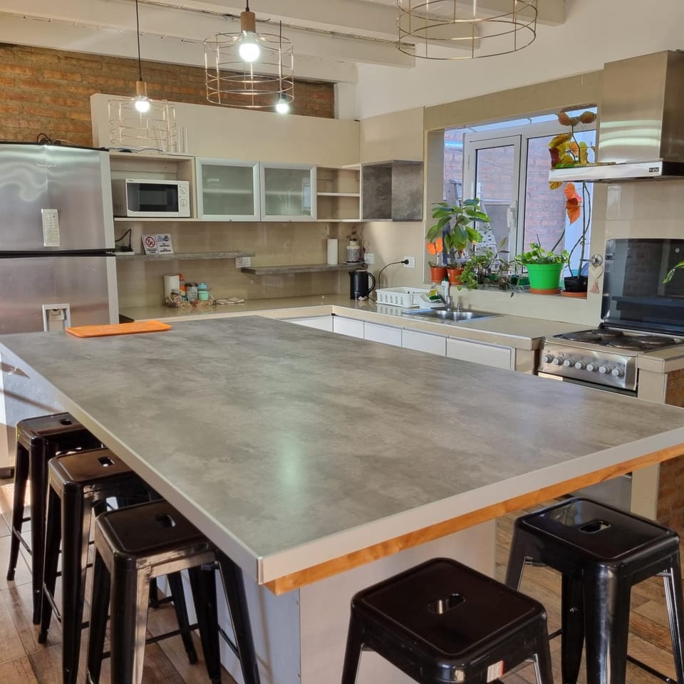 Kitchen or kitchenette, Dining area, minibar