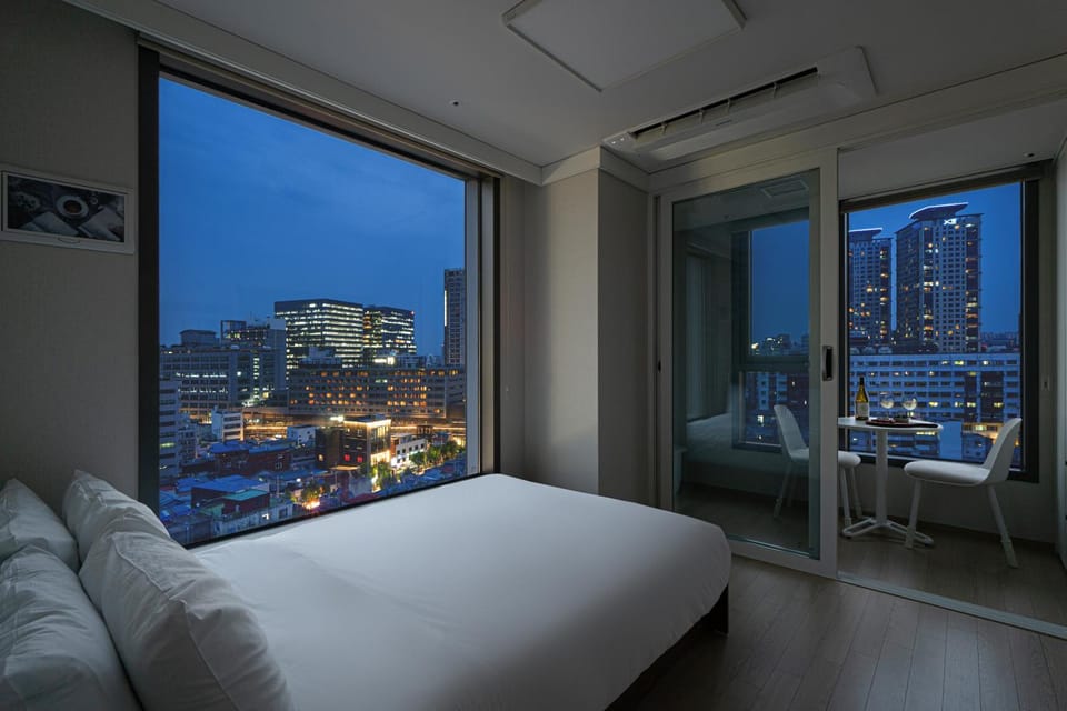 Balcony/Terrace, Bedroom, City view