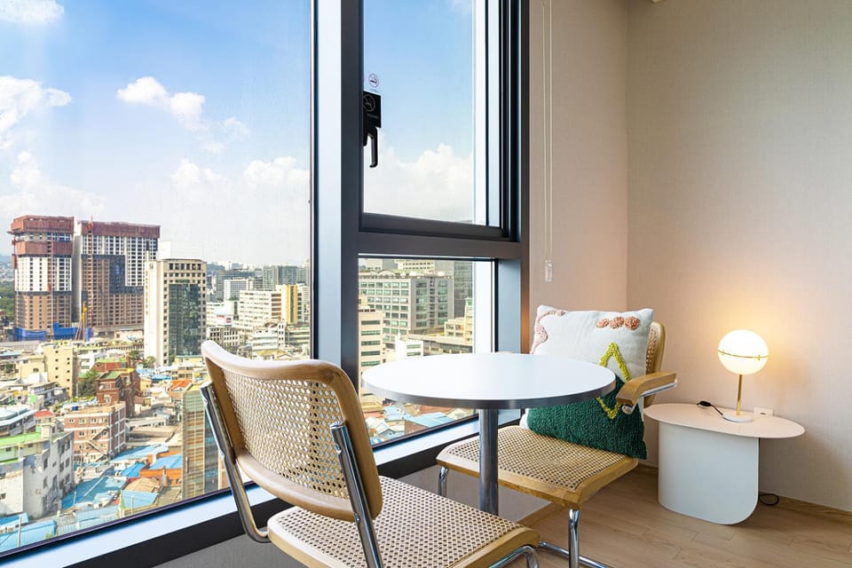Coffee/tea facilities, City view
