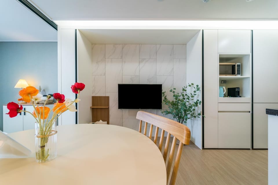 TV and multimedia, Kitchen or kitchenette, Dining area, minibar