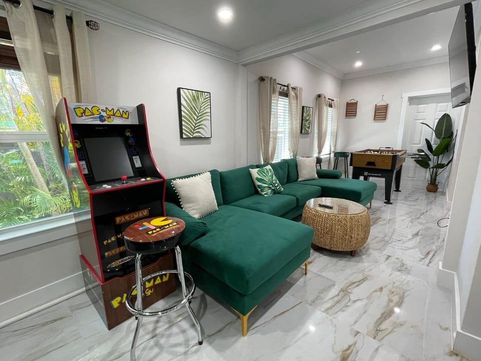 THE PALMS 3BR-Minutes to Beach, Scuba, Downtown, Airport Villa in West Palm Beach