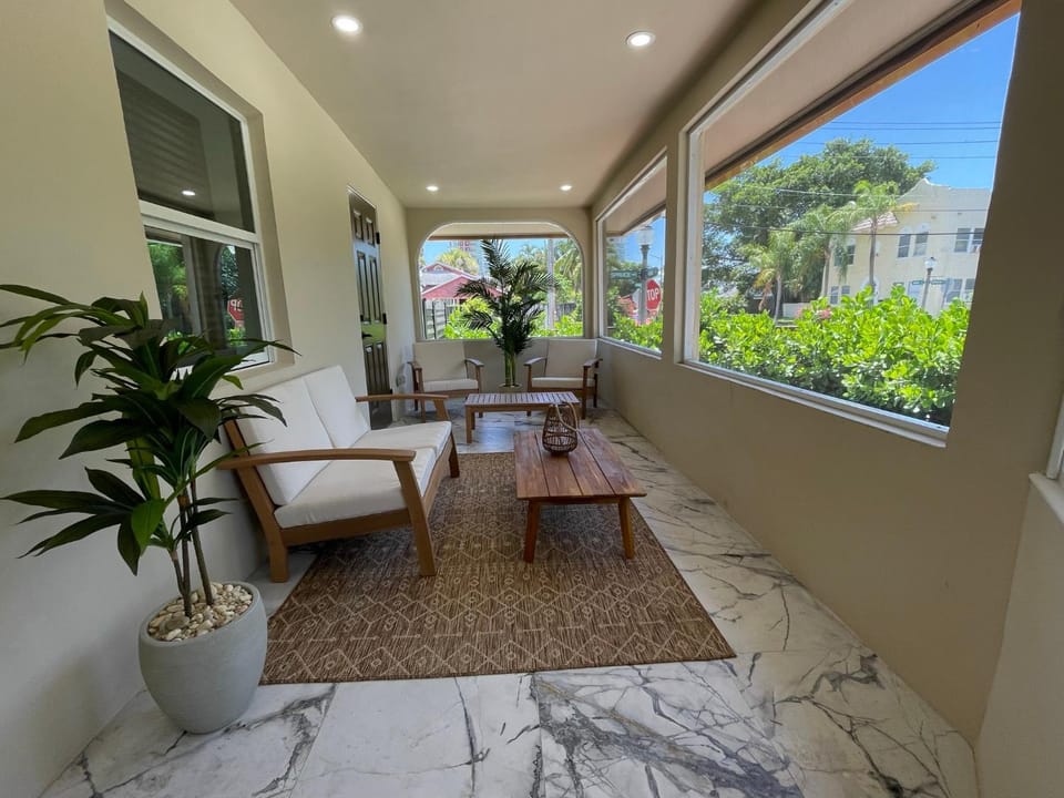 THE PALMS 3BR-Minutes to Beach, Scuba, Downtown, Airport Villa in West Palm Beach