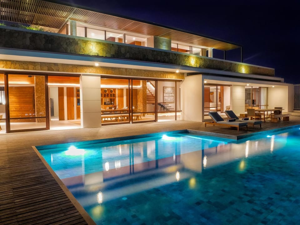 Night, Pool view