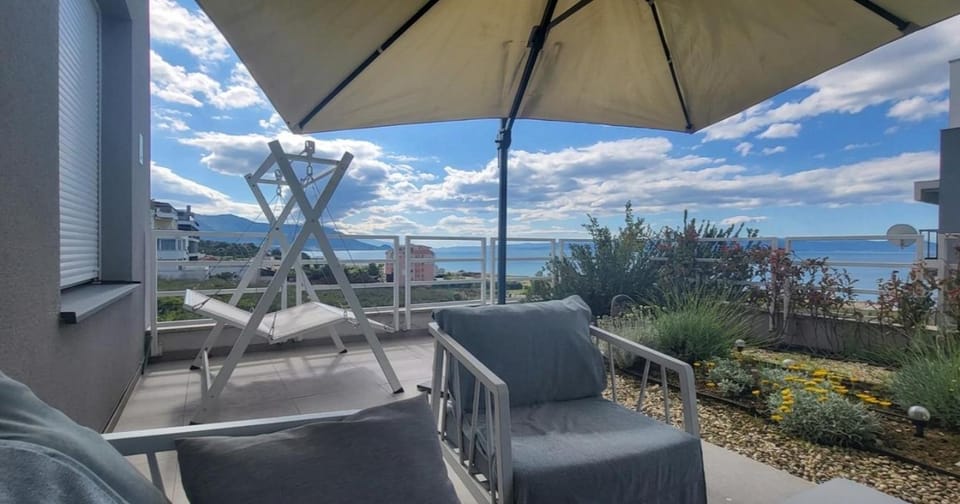 Day, View (from property/room), Balcony/Terrace, Seating area, Sea view