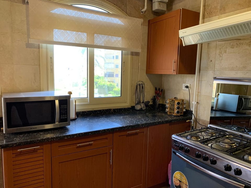Kitchen or kitchenette, minibar, pet friendly, stove