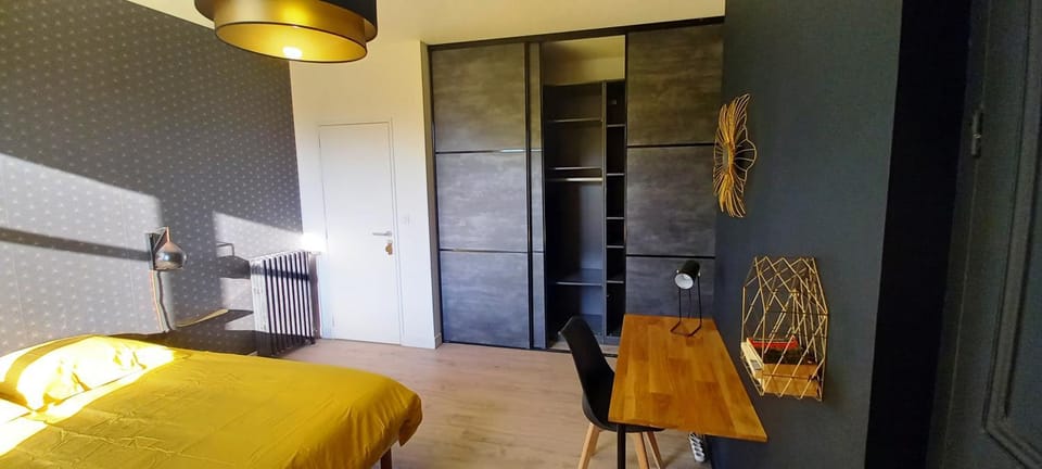 Bed, Photo of the whole room, Seating area, Bedroom, wardrobe