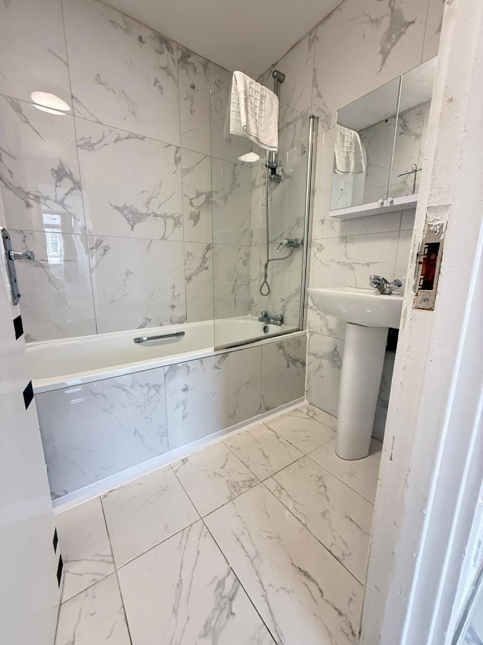 Queens Way Apartment in City of Westminster