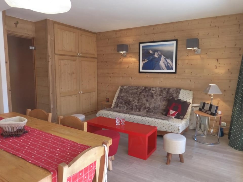 Résidence Trois Marches Bat C - Joli appartement rénové avec une belle vue, proche du télésiège du morel et de l'arrêt de bus MAE-1778 Apartment in Les Allues