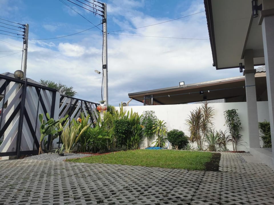 Shirley's Villa 26 草坪花园别墅 公共泳池 健身房 Villa in Hua Hin District