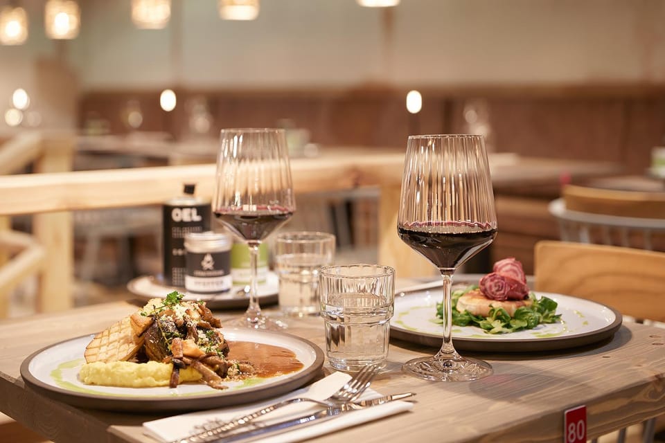 Restaurant/places to eat, Food and drinks, Food