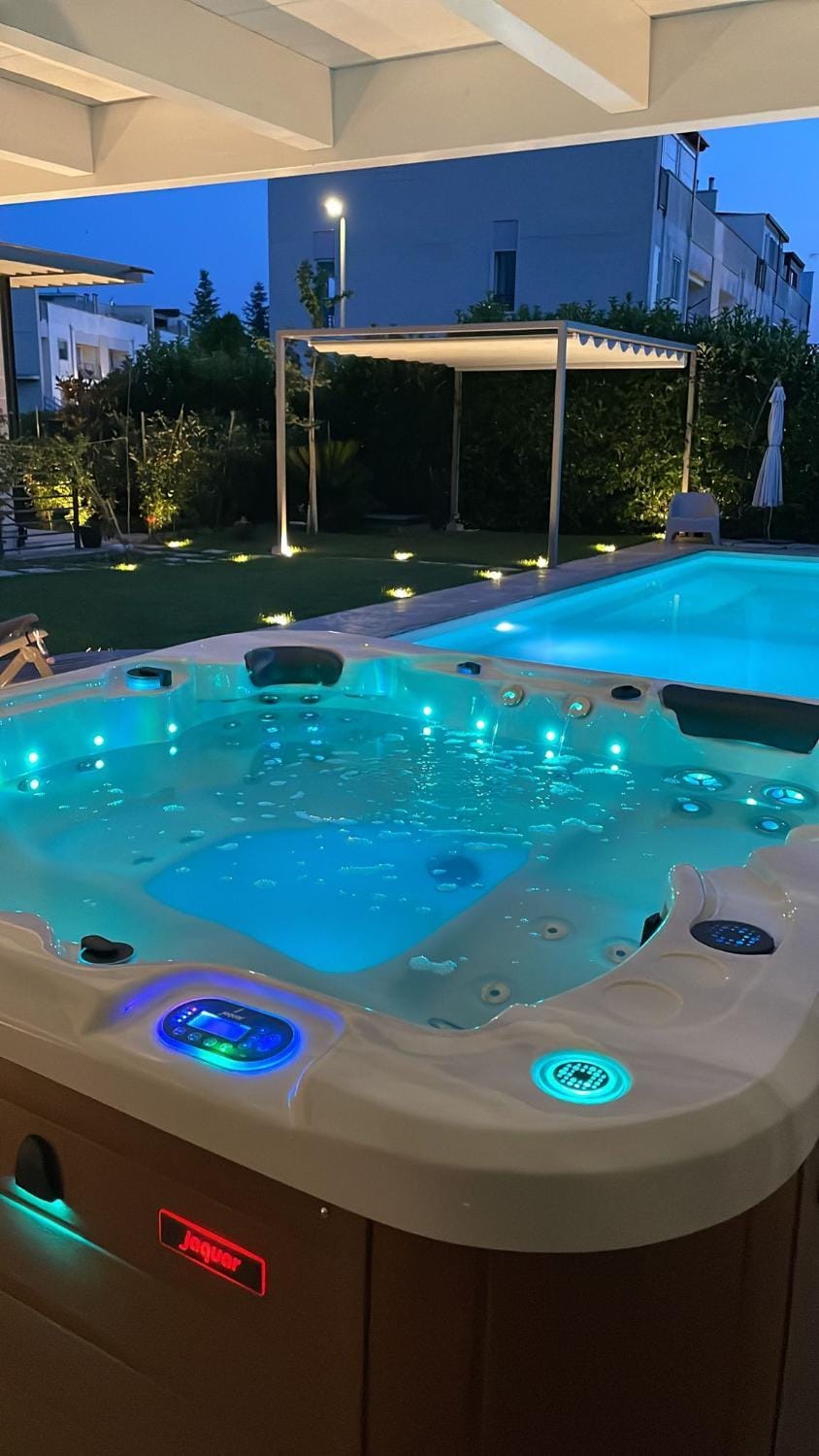 Natural landscape, Hot Tub