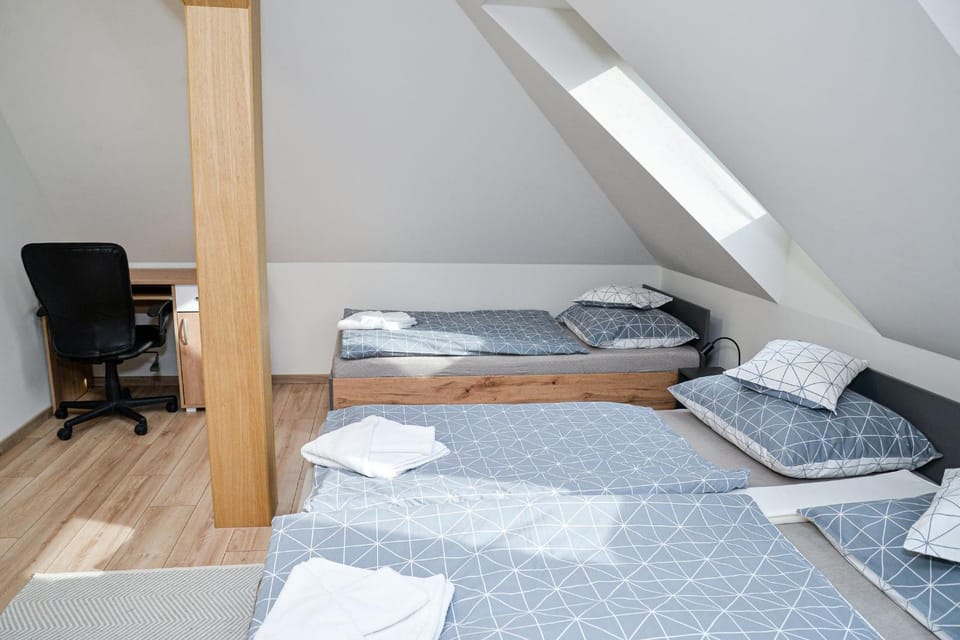 Bed, Photo of the whole room, Seating area, Bedroom, towels