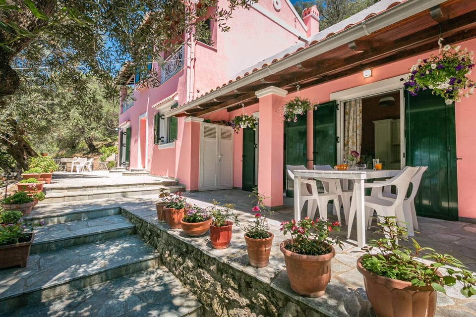 Property building, Facade/entrance, Garden, Garden view