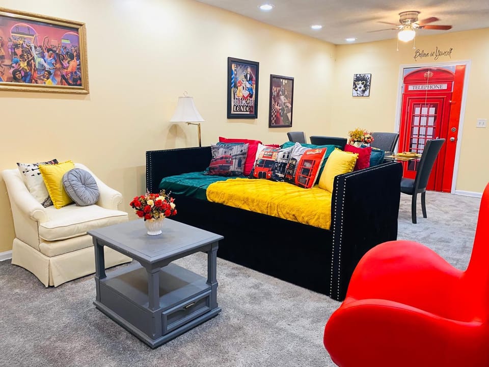 Living room, Seating area