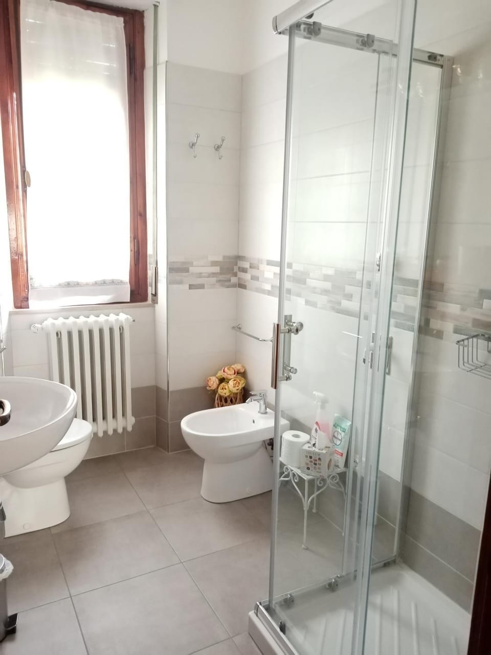 Shower, Toilet, Bathroom, bidet, towels