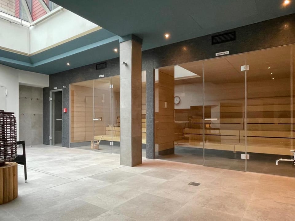 Sauna, Swimming pool