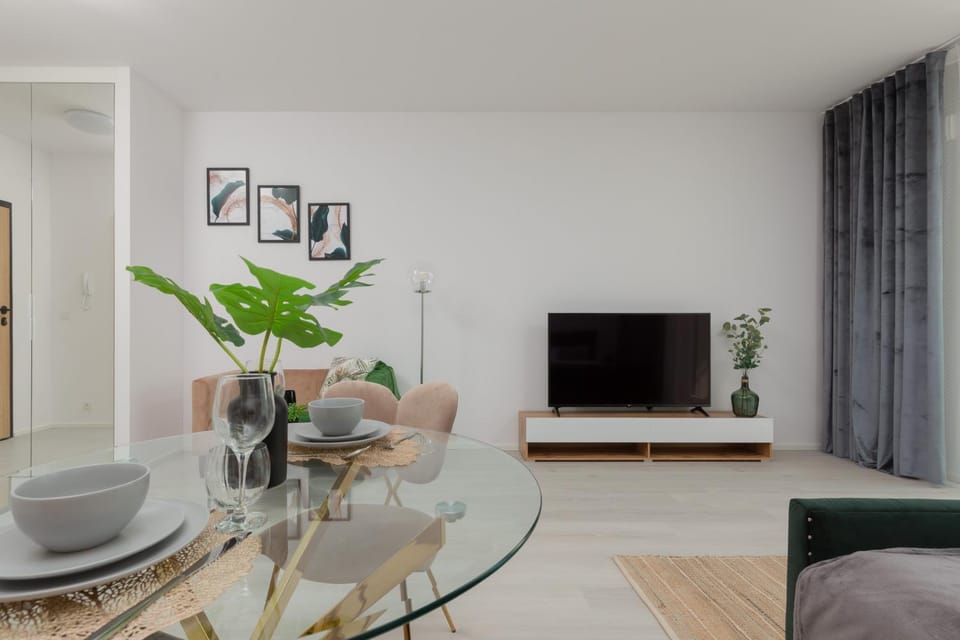 Communal lounge/ TV room, TV and multimedia, Living room, Seating area, Dining area