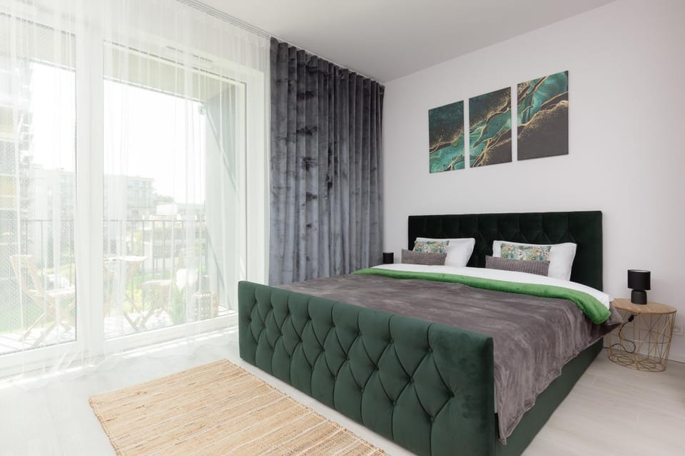 Communal lounge/ TV room, Bed, Living room