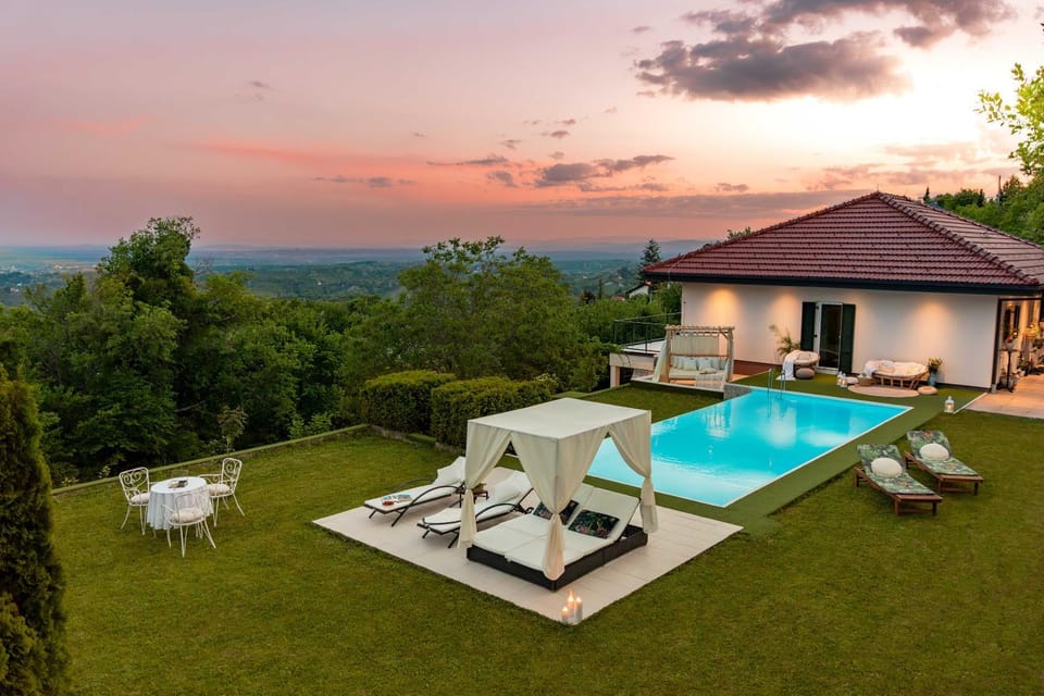 Property building, Natural landscape, Garden, Mountain view, Pool view, Swimming pool, Sunset, sunbed