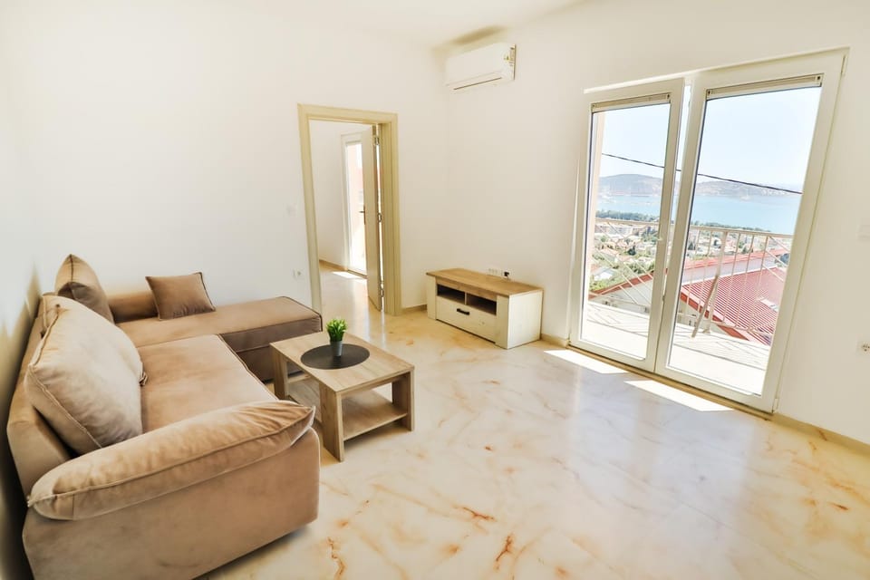 Balcony/Terrace, Living room, Seating area, Sea view