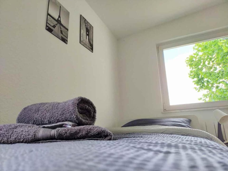 Bed, Photo of the whole room, Bedroom, towels