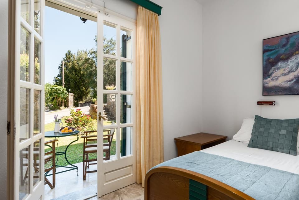 Bed, Balcony/Terrace, Garden view