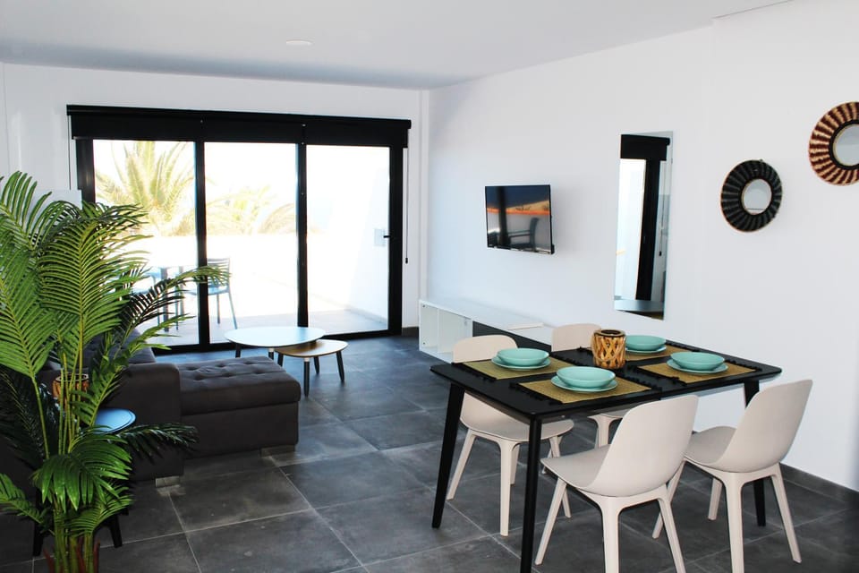 Communal lounge/ TV room, Living room, Seating area, Dining area