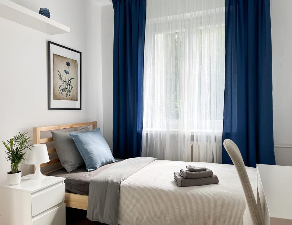 Bed, towels