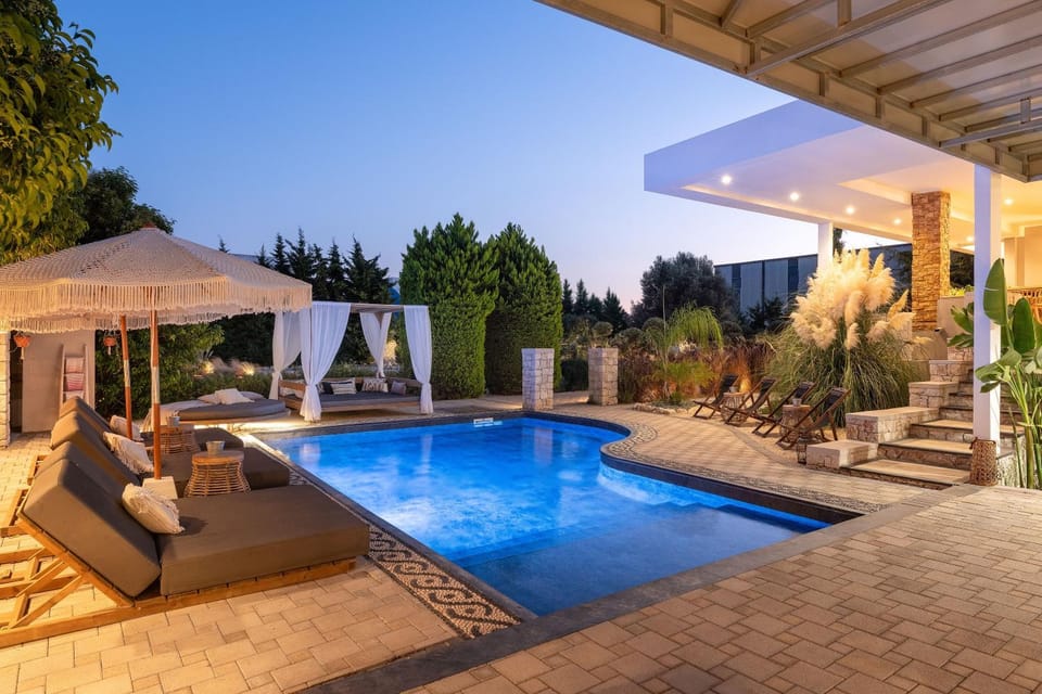 Property building, Pool view, Swimming pool, sunbed