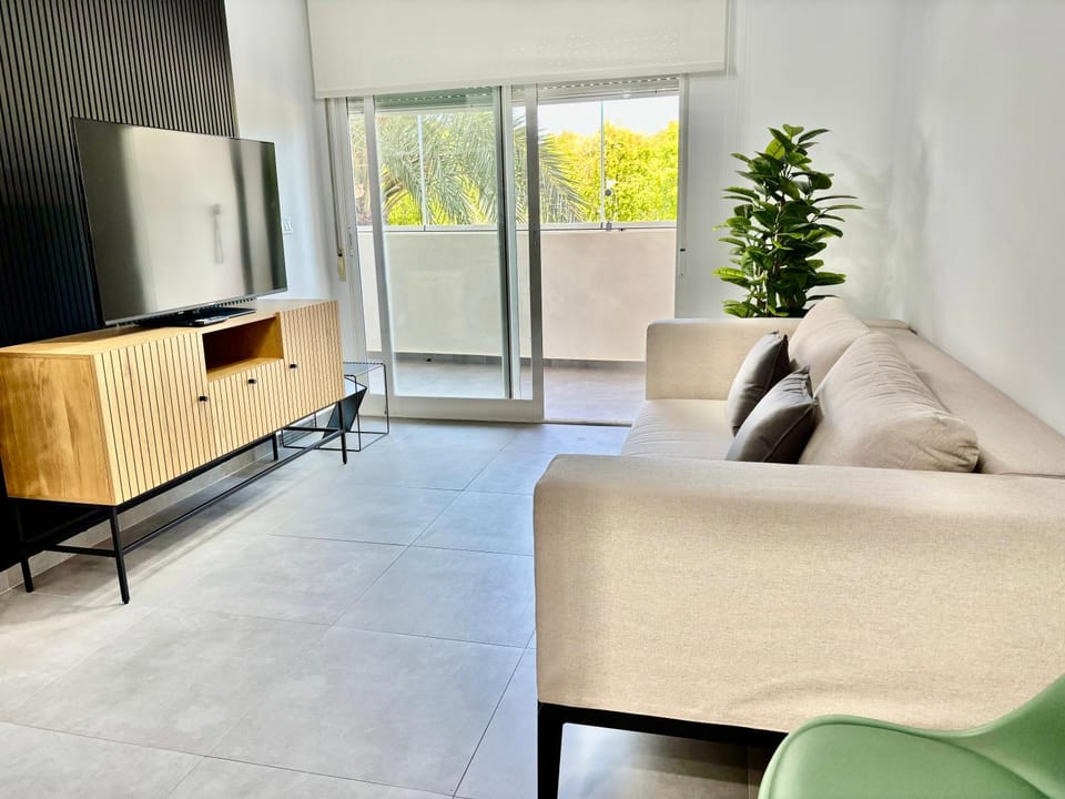 TV and multimedia, Living room, Evening entertainment