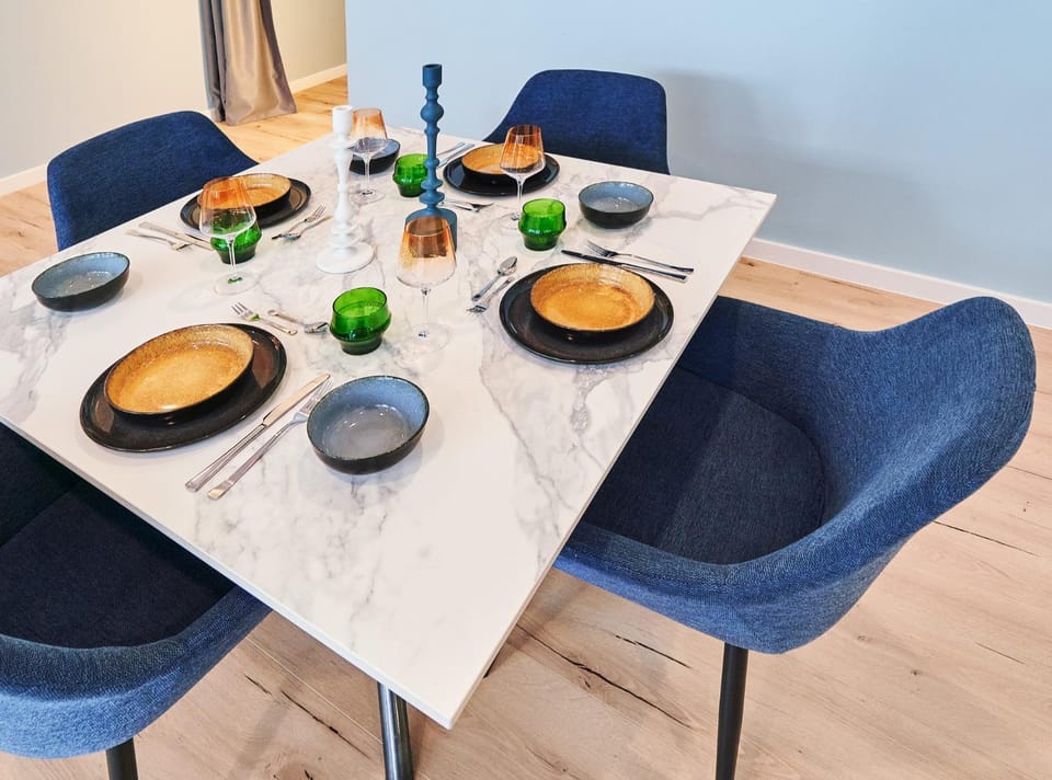 Seating area, Dining area