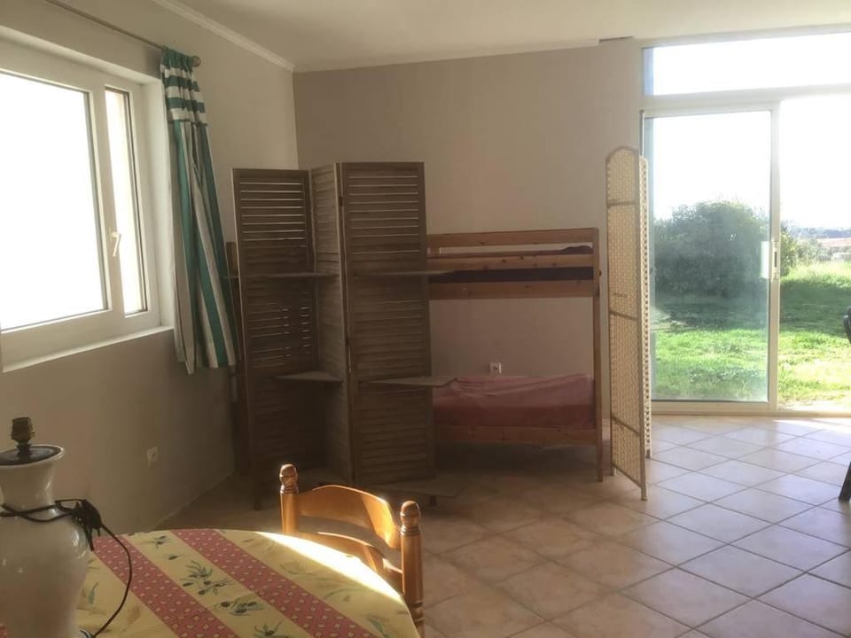 Bed, Seating area