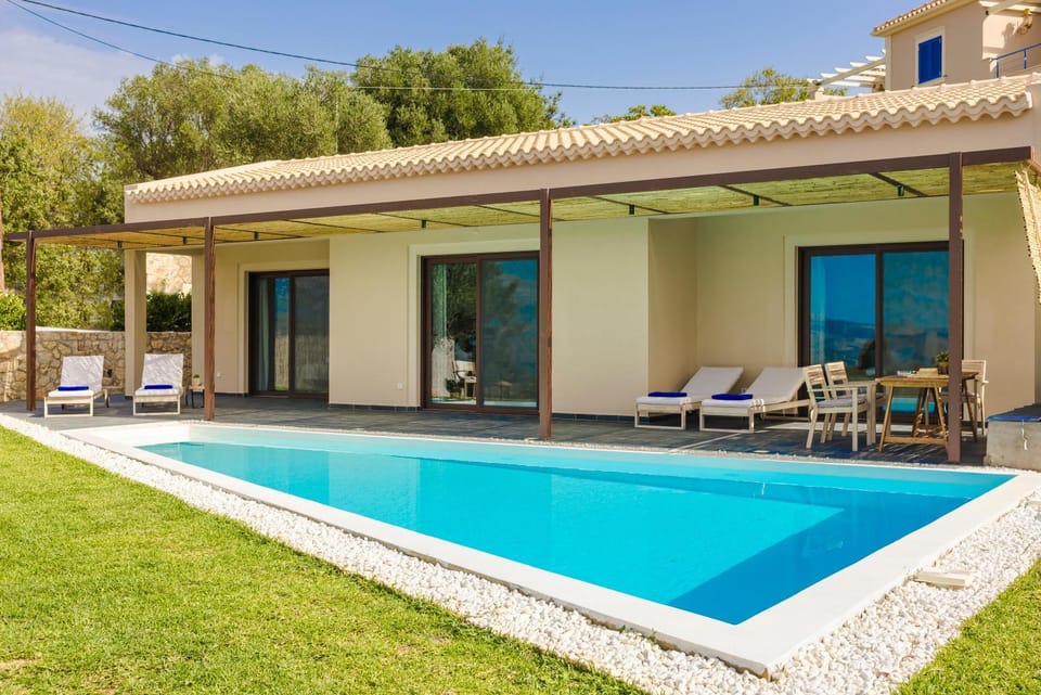 Property building, Patio, Garden, Garden view, Pool view, Swimming pool, Swimming pool, sunbed