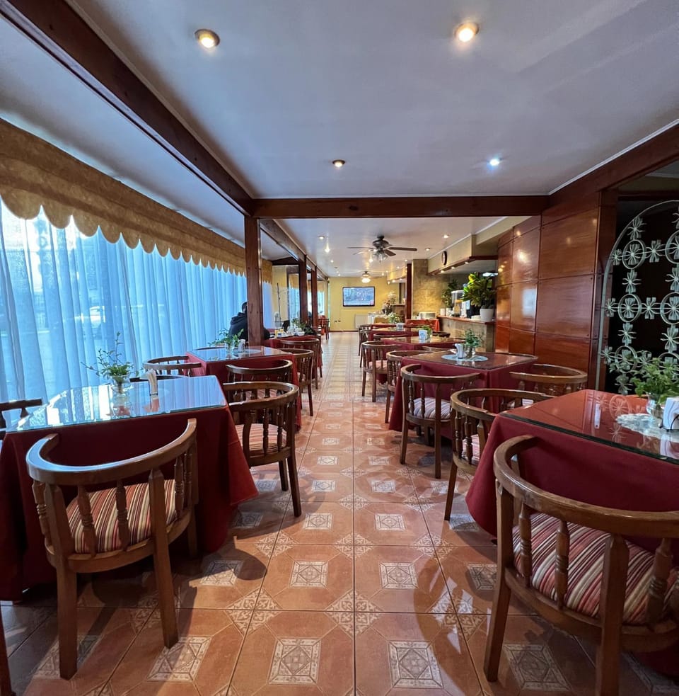 Lounge or bar, Breakfast