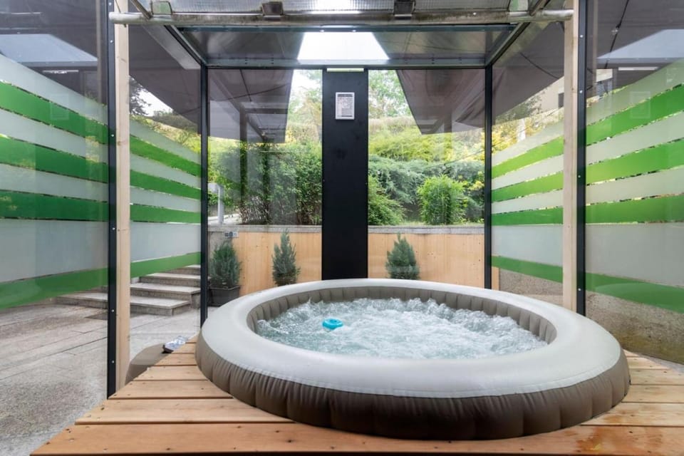 Miami Lovely romantic Garden apartment with whirlpool Apartment in Prague