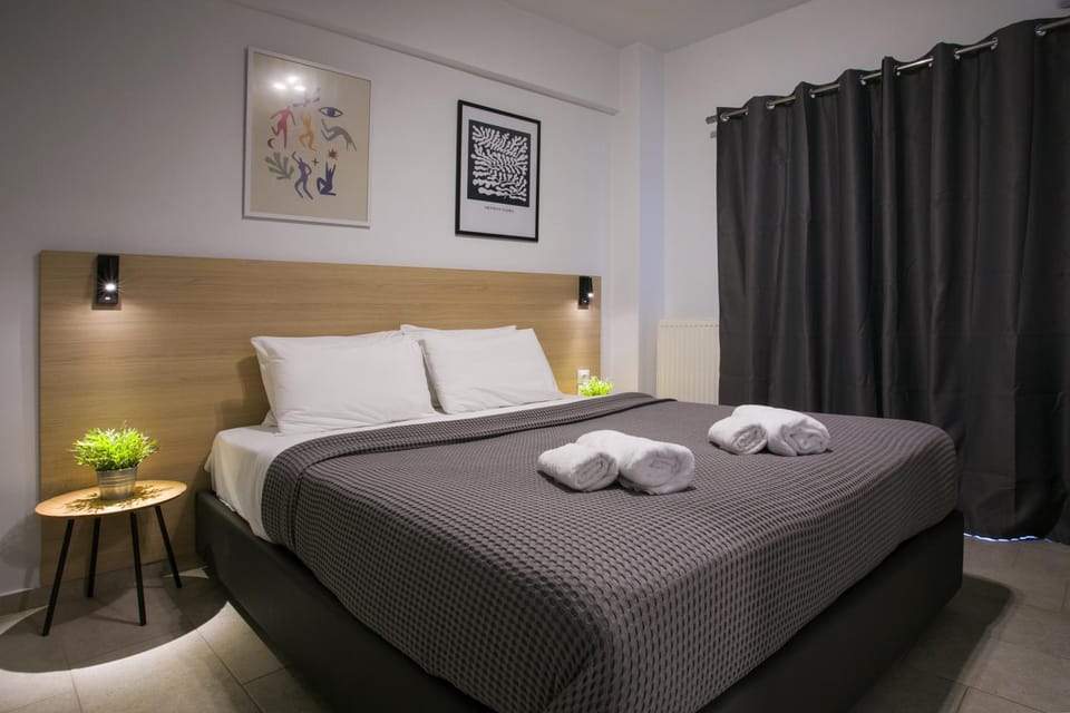 Bed, Bedroom, towels