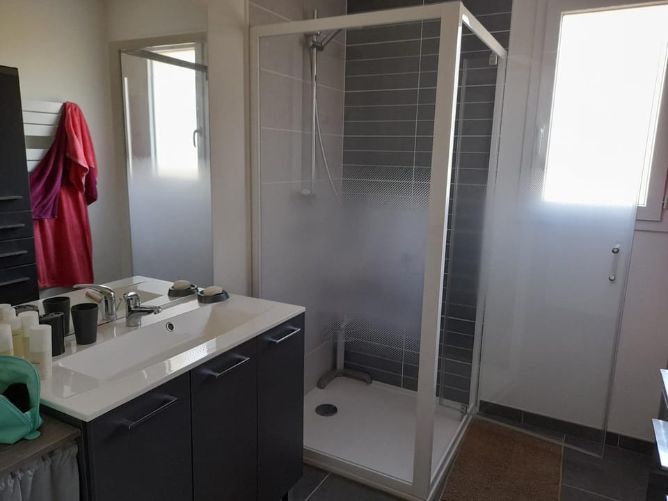 Shower, Bathroom, towels