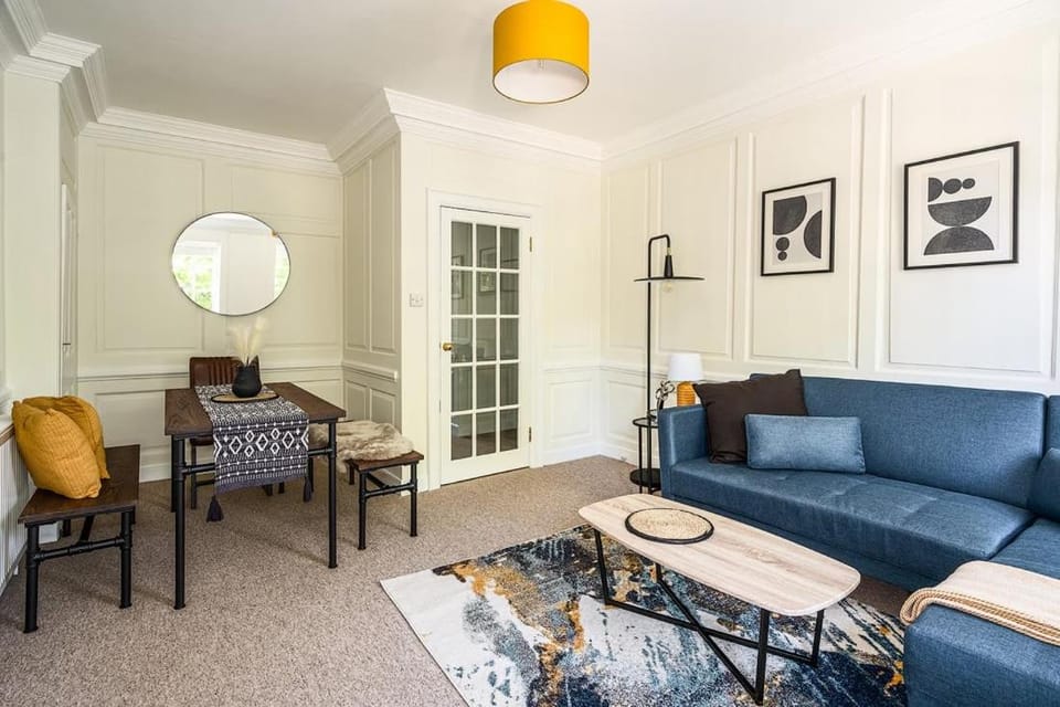 Stunning 3 Bedroom Period City Centre Apartment Apartment in Bath